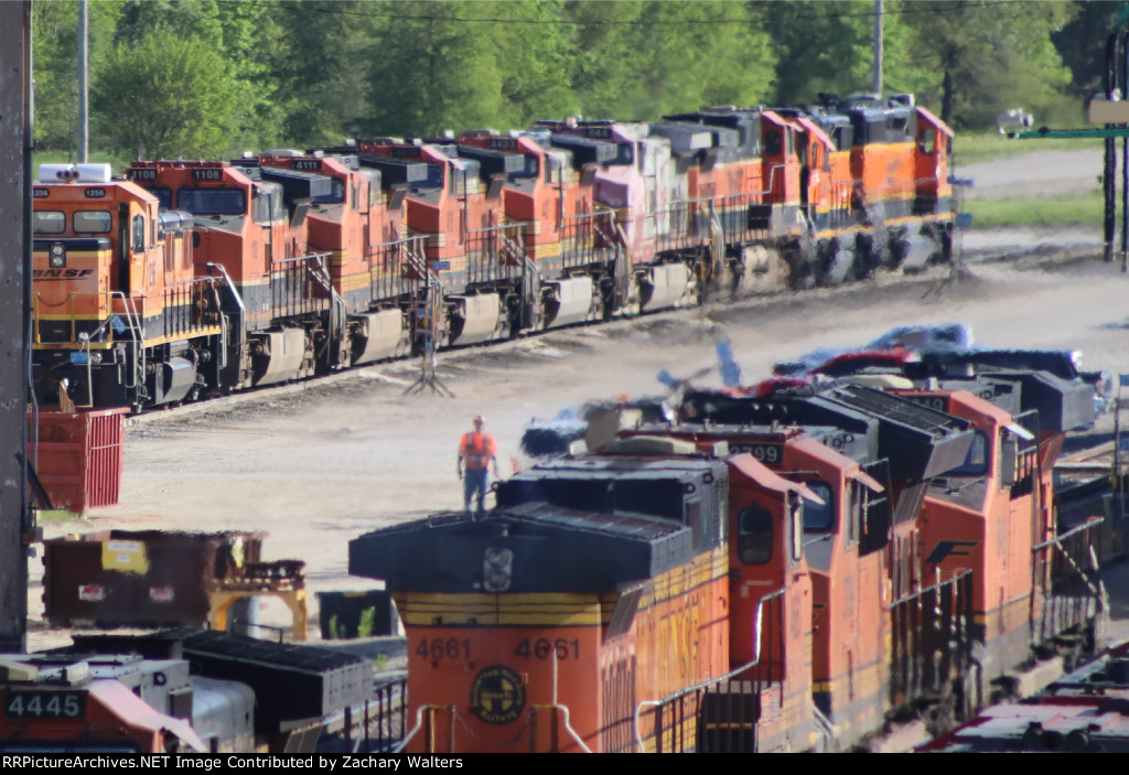 BNSF 1100 644 4423 4661 4111 1108 1256